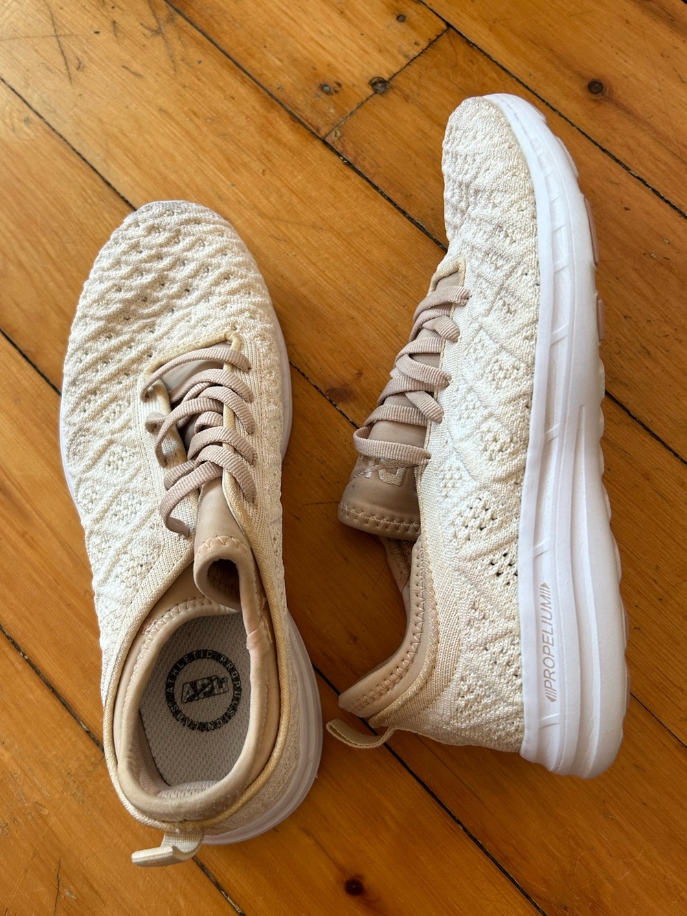Apl techloom phantom sneakers women’s 7 beige